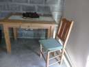 haz click para ver mas detalles de  Vendo mesa de pino con sillas